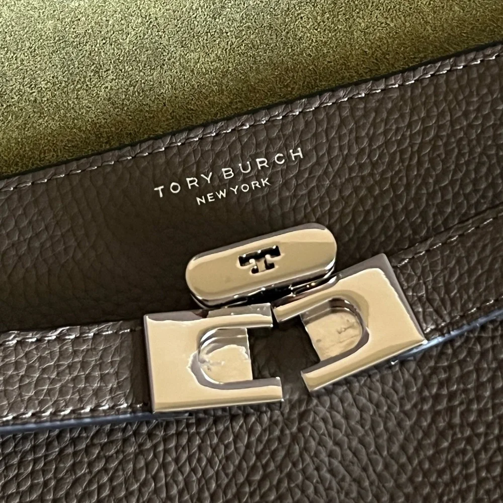💰SOLD - 158723 - Tory Burch Lee Radziwill Pebbled Shoulder Bag - Picture 8 of 16